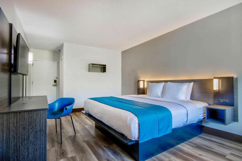 Postel nebo postele na pokoji v ubytování Motel 6 Jeffersonville, IN