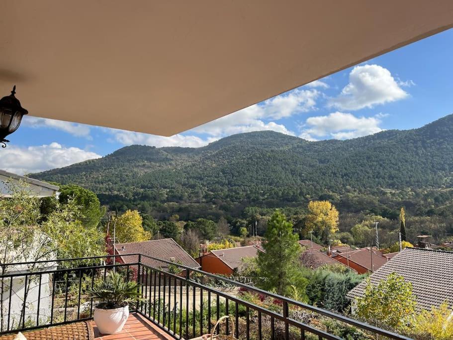a balcony with a view of a mountain at Villa Amaris a una hora de madrid in Santa Maria del Tietar