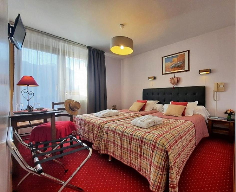 Hôtel Les Triolets - Twin Room Facing South