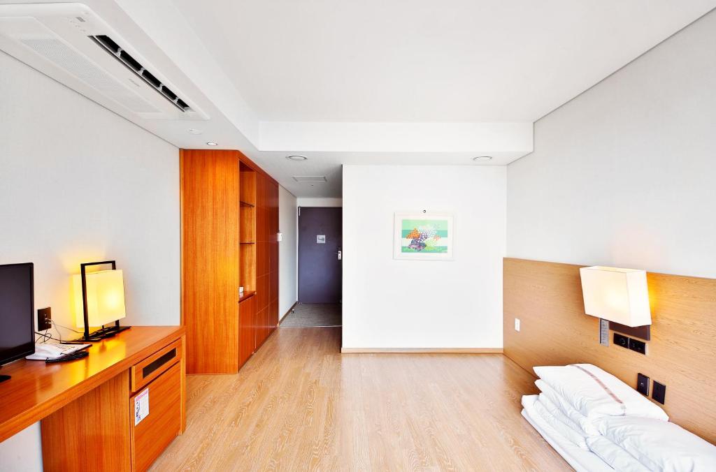 Postel nebo postele na pokoji v ubytování Bareve Hotel