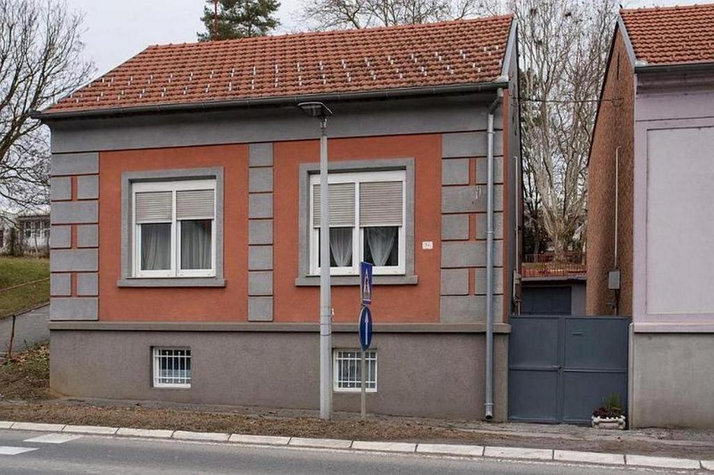 Budova, v ktorej sa dovolenkový dom nachádza