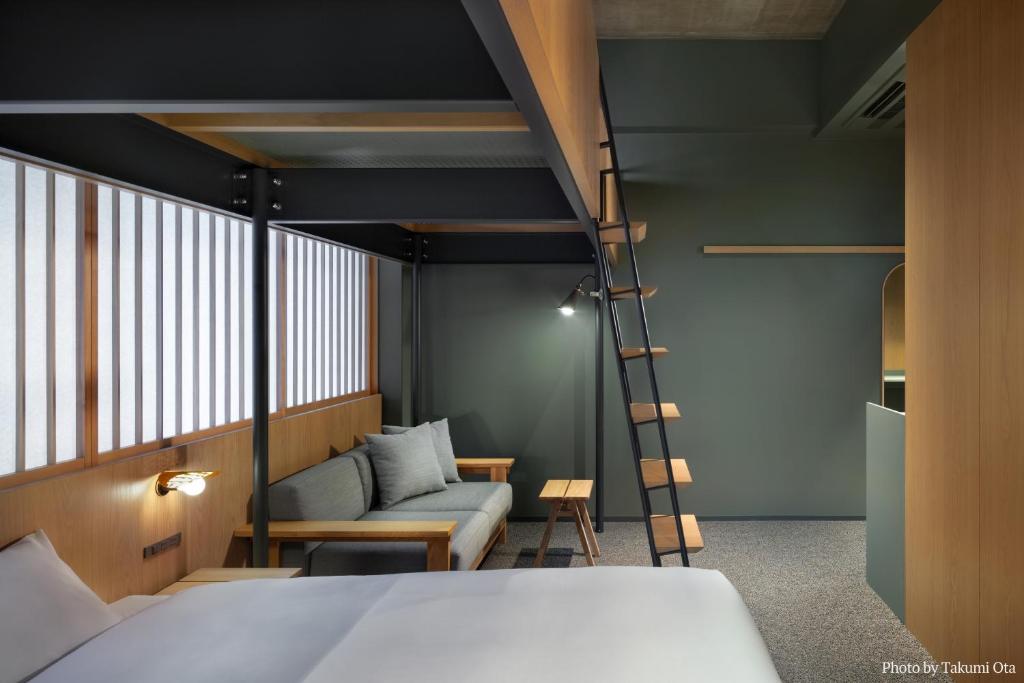 Postel nebo postele na pokoji v ubytování MIROKU NARA by THE SHARE HOTELS