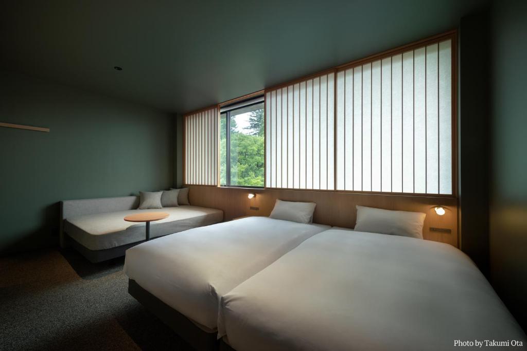 Postel nebo postele na pokoji v ubytování MIROKU NARA by THE SHARE HOTELS