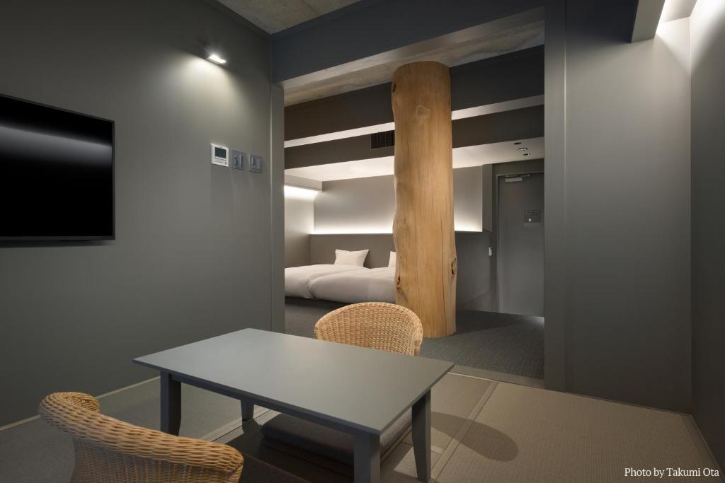 Postel nebo postele na pokoji v ubytování MIROKU NARA by THE SHARE HOTELS