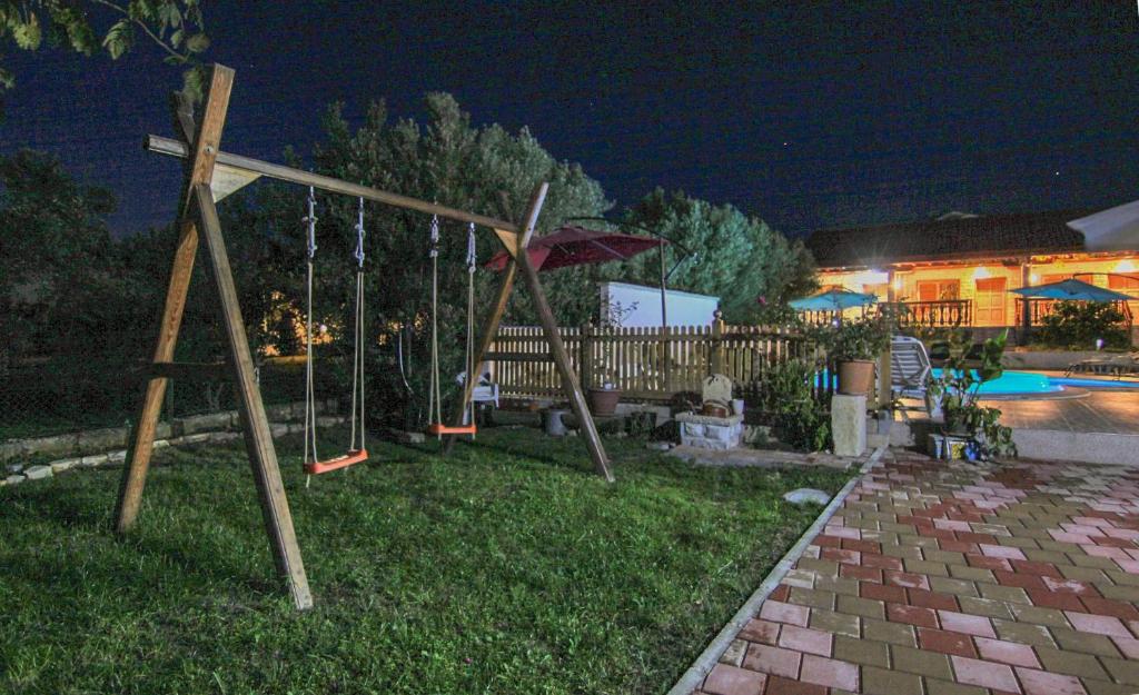 Bazén v ubytování Villa Green Oasis nebo v jeho okolí