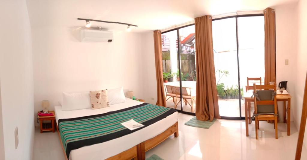 Corong Beach Resort - Luxe Tweepersoonskamer Met Balkon