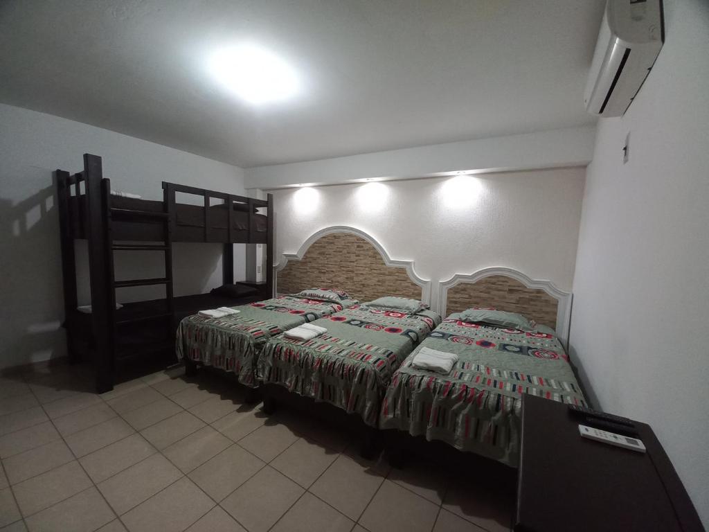 Hostel Cuartos de Renta Nuevos Huasteca Potosina WIFI A/C - Superior Family Room