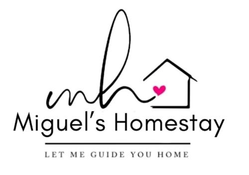 PañgeにあるMiguel's Homestayの心を込めた老人ホームのロゴ