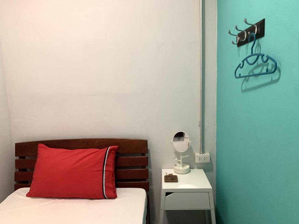Postel nebo postele na pokoji v ubytování Sleep Sheep Phuket Hostel SHA