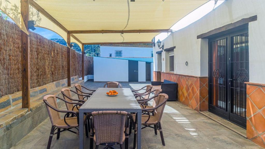 Patio nebo venkovní prostory v ubytování Villa El Recreo Cortes de la Frontera by Ruralidays