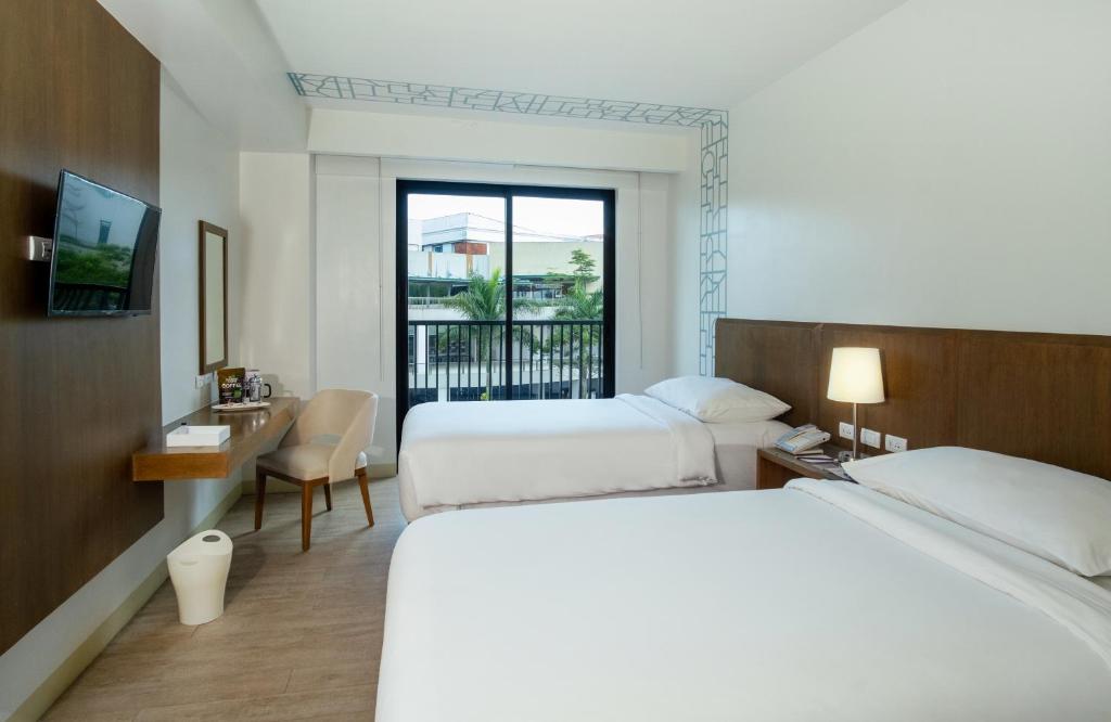 Postel nebo postele na pokoji v ubytování Quest Hotel Tagaytay