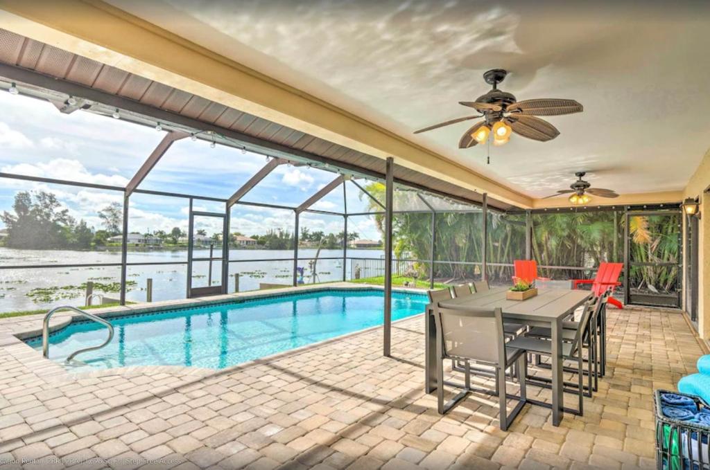 The Peaceful Purple Dolphin, Cape Coral (updated prices 2024)