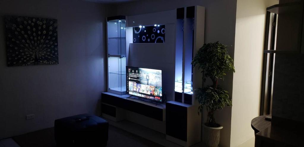 Μια τηλεόραση ή/και κέντρο ψυχαγωγίας στο Sm uptown 1 bedroom condo primamera residence cagayan de oro city