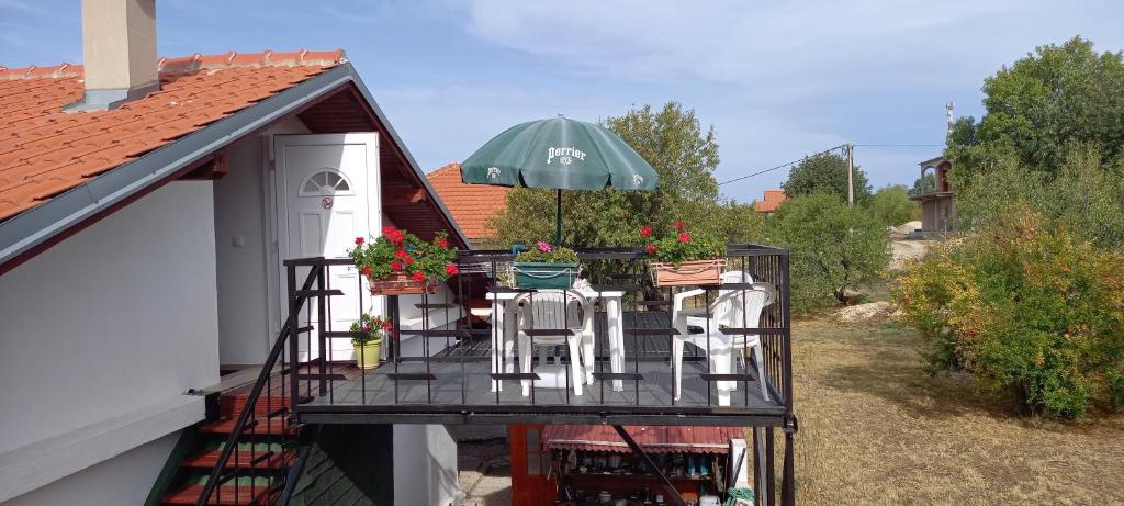 Ogród w obiekcie Appartement Nicole BENKOVAC