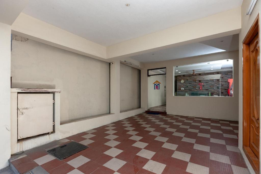 Kuchyň nebo kuchyňský kout v ubytování Maruthi Residency