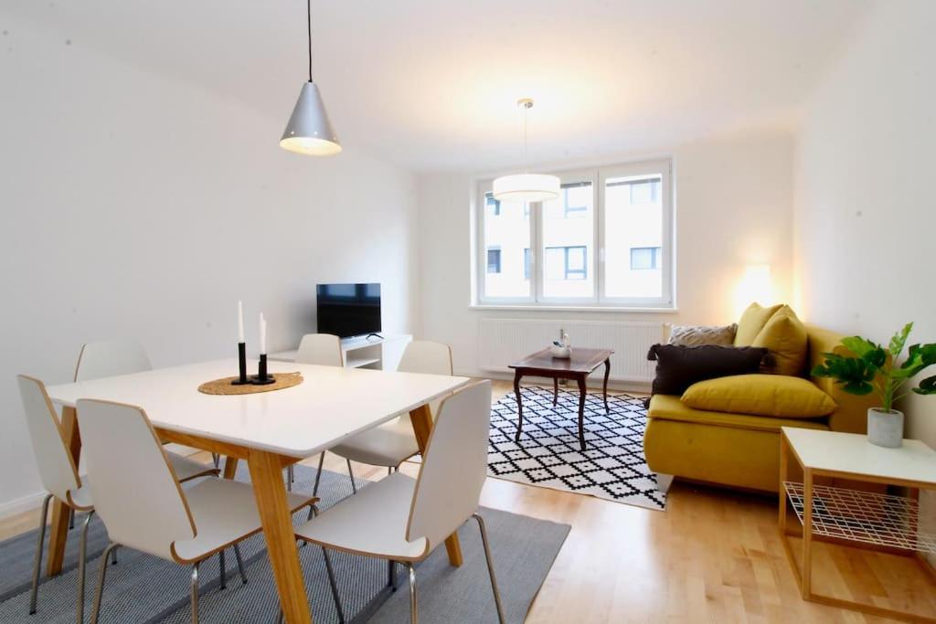 Fotografie z fotogalerie ubytování Central Vienna Charm - Comfortable 3-BR Stay ve Vídni