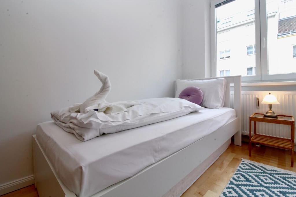 Fotografie z fotogalerie ubytování Central Vienna Charm - Comfortable 3-BR Stay ve Vídni