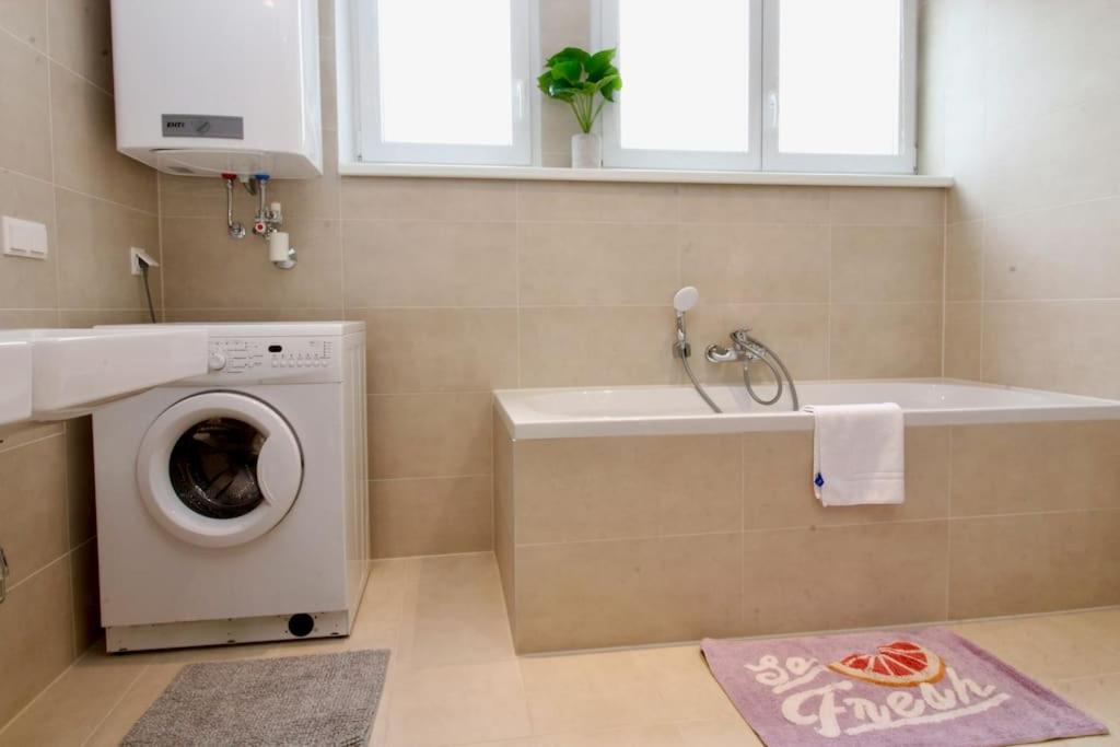 Fotografie z fotogalerie ubytování Central Vienna Charm - Comfortable 3-BR Stay ve Vídni