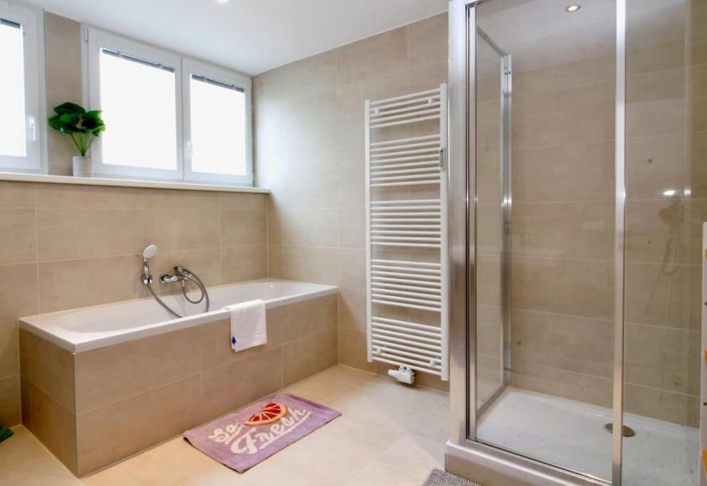 Fotografie z fotogalerie ubytování Central Vienna Charm - Comfortable 3-BR Stay ve Vídni