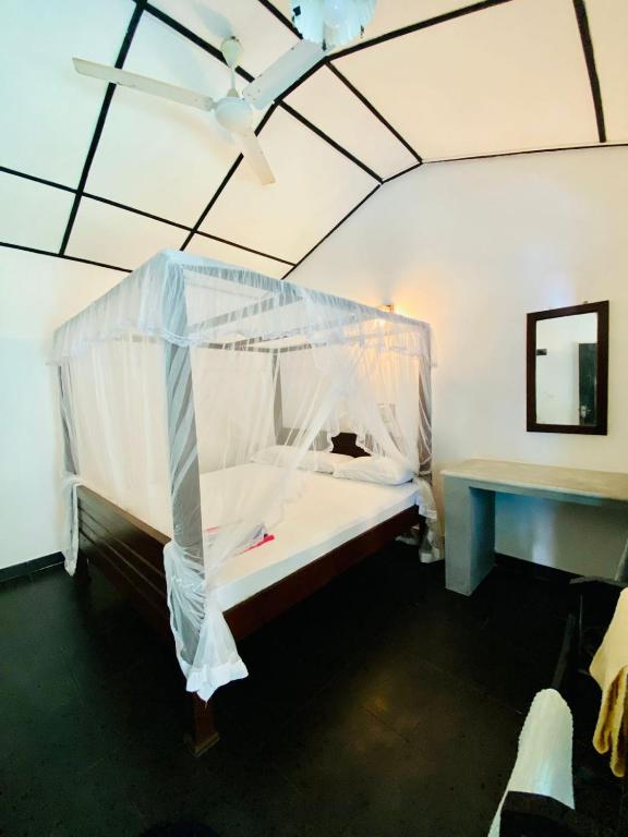 Praneeth Guest House - Air Conditioned Double Room With Balcony