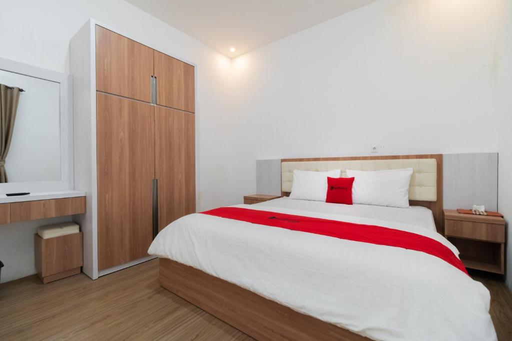 RedDoorz Syariah at Jalan Andalas Padang - Economy Double Room