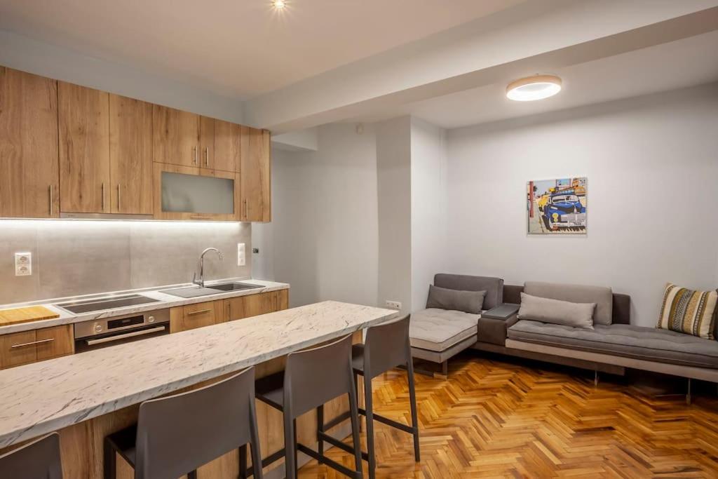 Zdjęcie z galerii obiektu Karolou Ntil- Ground floor Suite w Salonikach