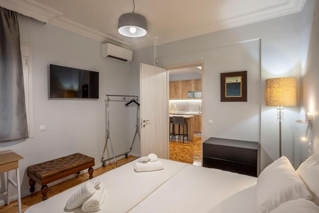 Zdjęcie z galerii obiektu Karolou Ntil- Ground floor Suite w Salonikach