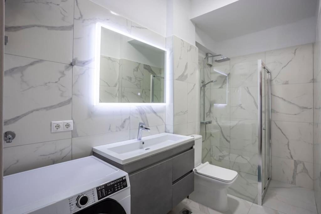 Zdjęcie z galerii obiektu Karolou Ntil- Ground floor Suite w Salonikach