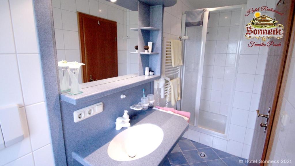 Koupelna v ubytování Hotel-Gasthof-Sonneck