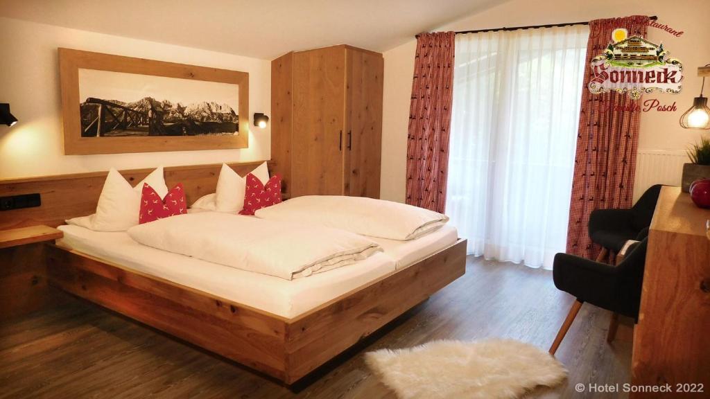 Postel nebo postele na pokoji v ubytování Hotel-Gasthof-Sonneck