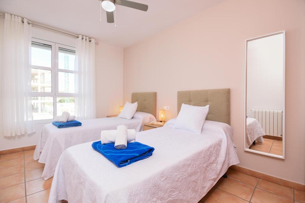 A bed or beds in a room at Jardines de Cannes