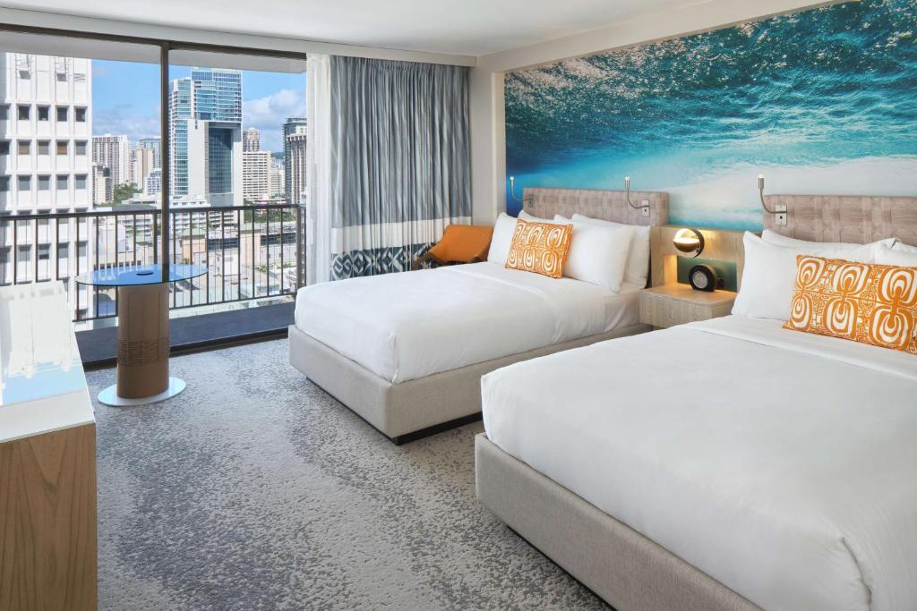 Postel nebo postele na pokoji v ubytování OUTRIGGER Waikiki Beachcomber Hotel