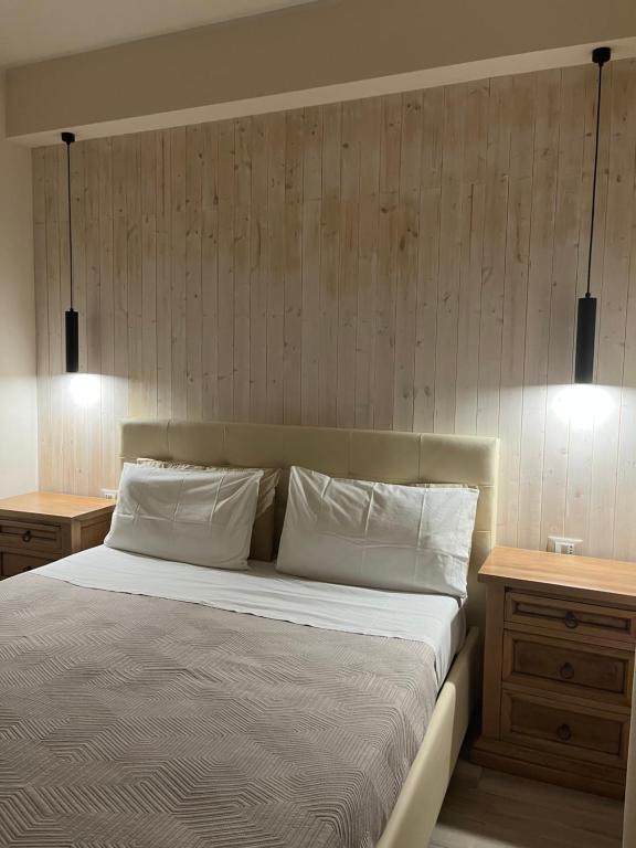 a bedroom with a bed with two night stands and two lamps at Donna Viruzza in Marina di Schiavonea