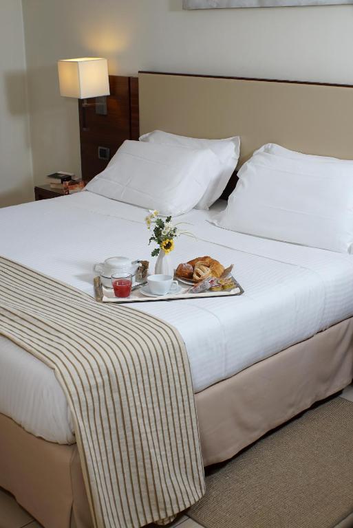 Postel nebo postele na pokoji v ubytování Suites & Residence Hotel