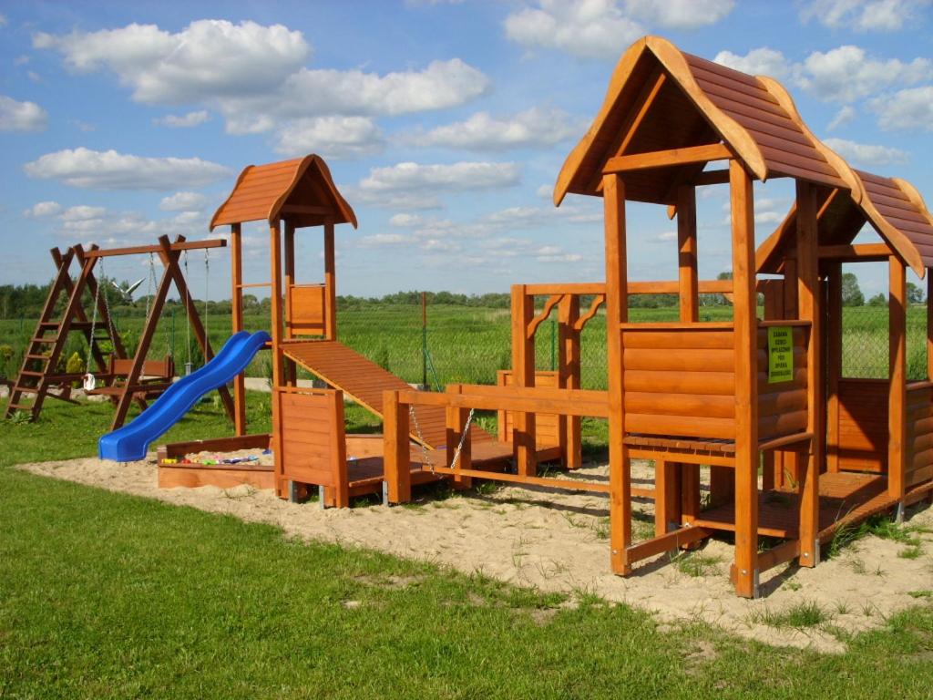 Detský kútik v ubytovaní POLE NAMIOTOWE nad rzeką BIEBRZA w GONIĄDZU