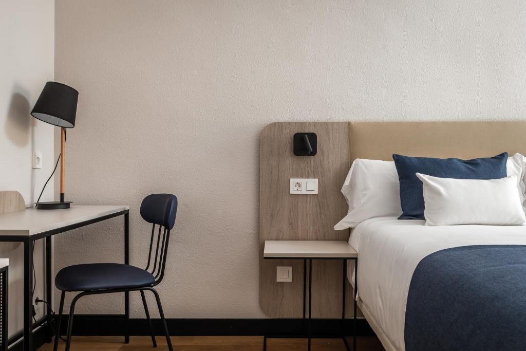 Postel nebo postele na pokoji v ubytování Hotel Don Jaime 54