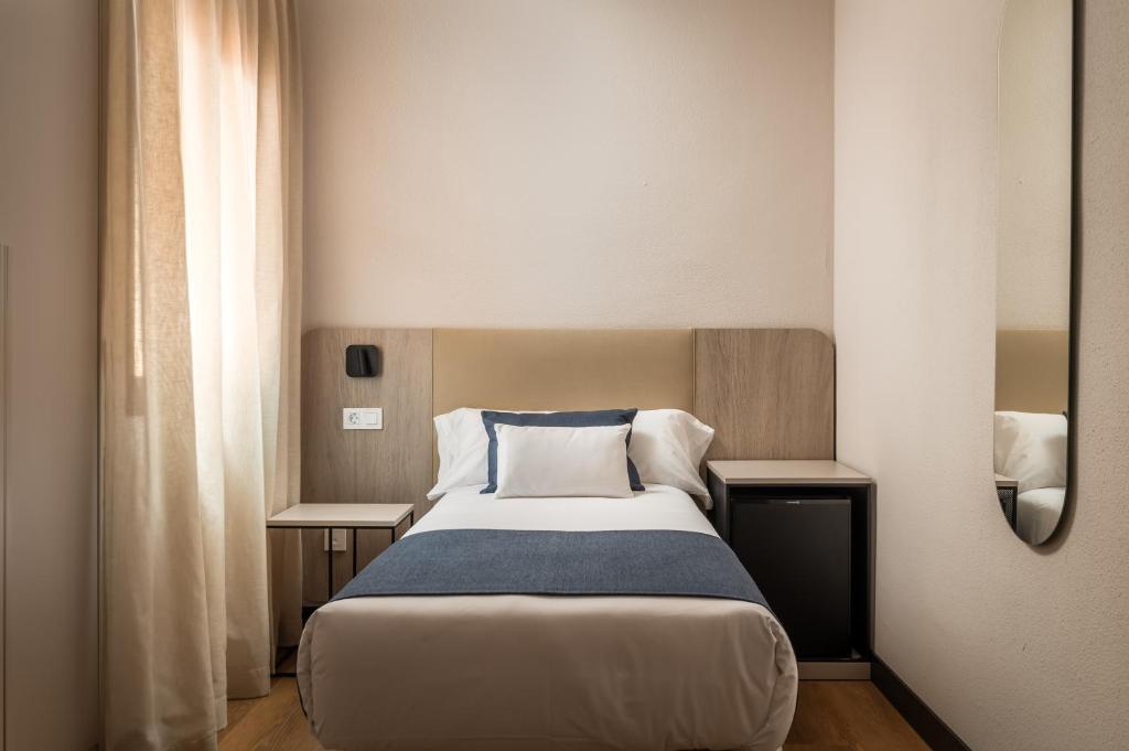 Postel nebo postele na pokoji v ubytování Hotel Don Jaime 54