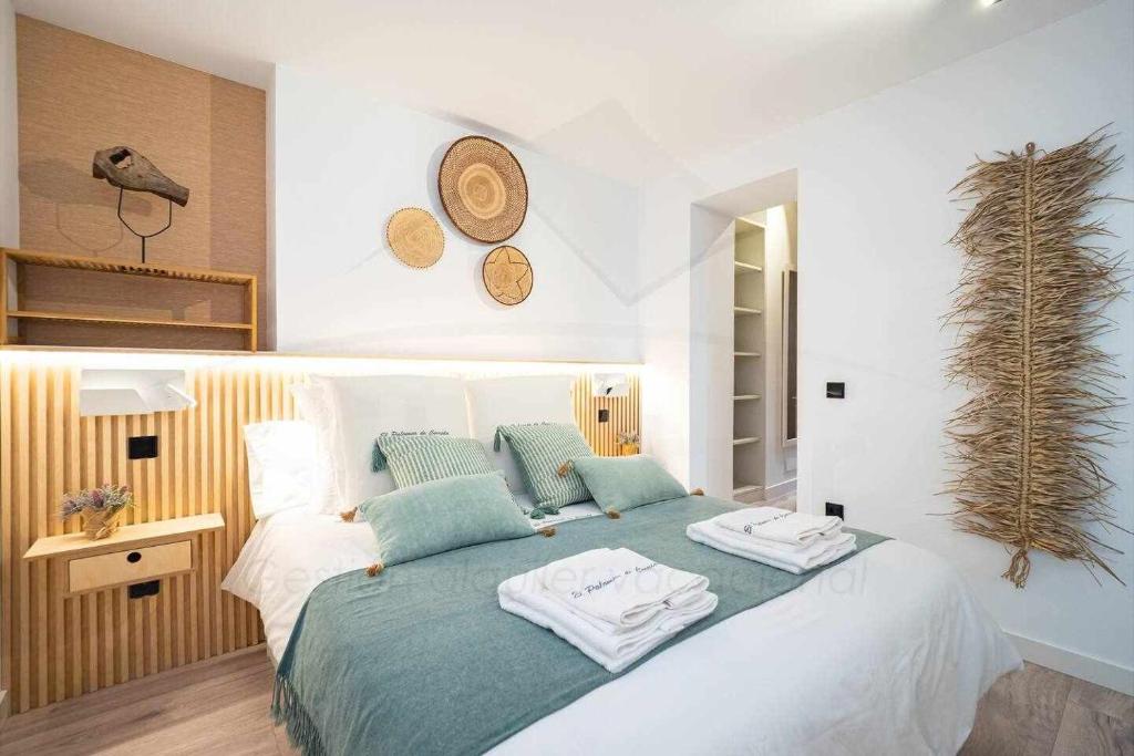 A bed or beds in a room at Palomar de Corrida Atico con terraza By Silastur