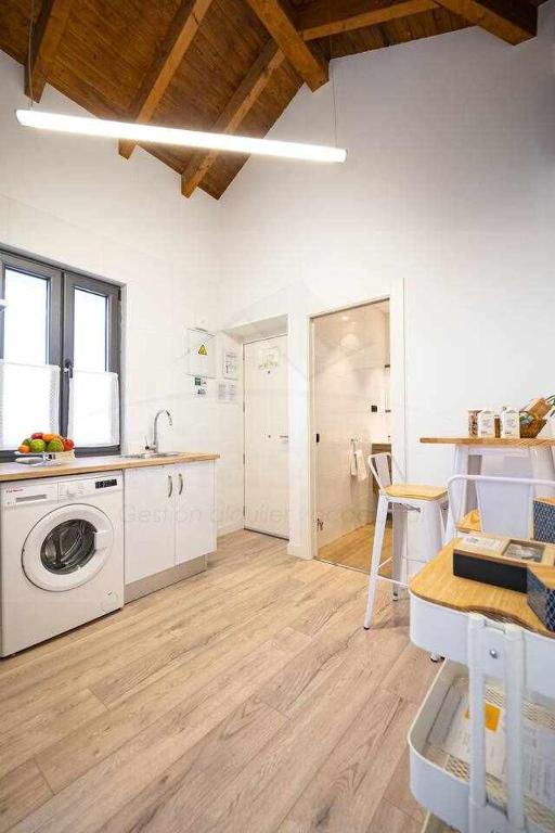 A kitchen or kitchenette at Palomar de Corrida Atico con terraza By Silastur