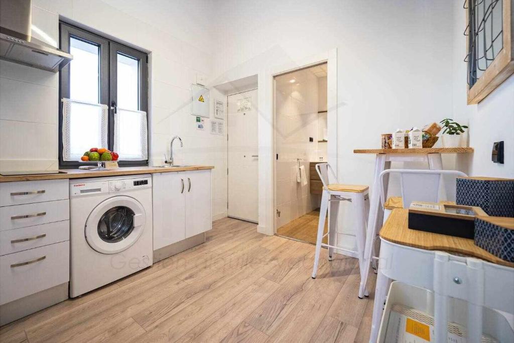 A kitchen or kitchenette at Palomar de Corrida Atico con terraza By Silastur