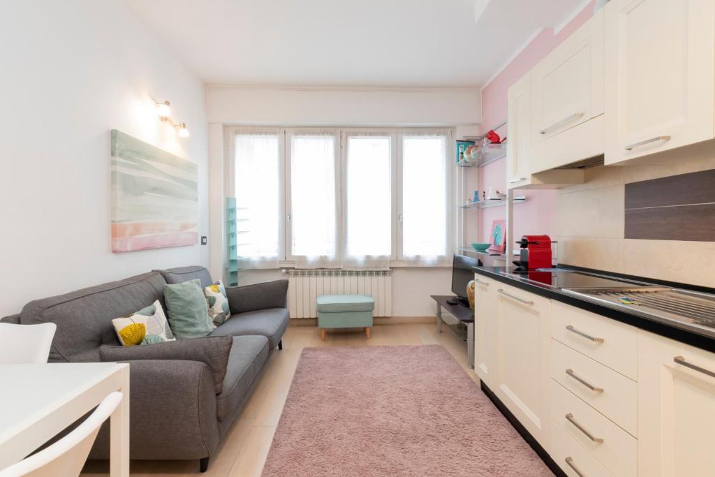 Kuchyňa alebo kuchynka v ubytovaní [Luxury apartment near Bocconi] Zamenhof 7