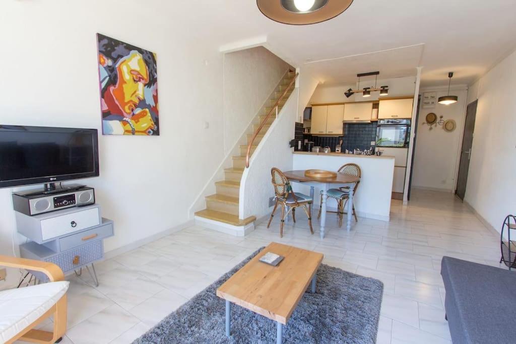 Kuchyňa alebo kuchynka v ubytovaní Superbe duplex en bord de mer
