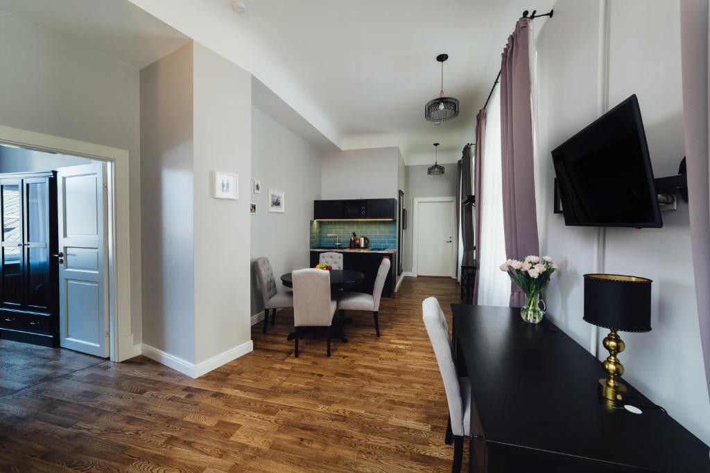 Sherlock Apartments - One-Bedroom Apartment