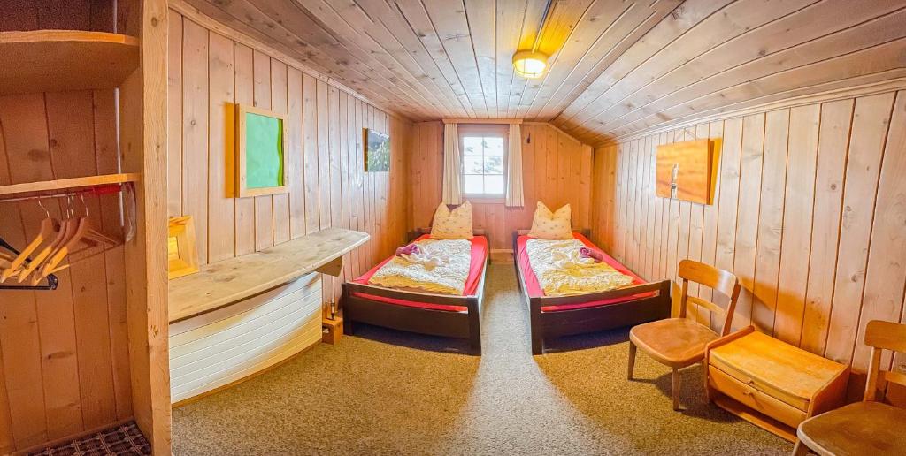 Postel nebo postele na pokoji v ubytování Heuberge