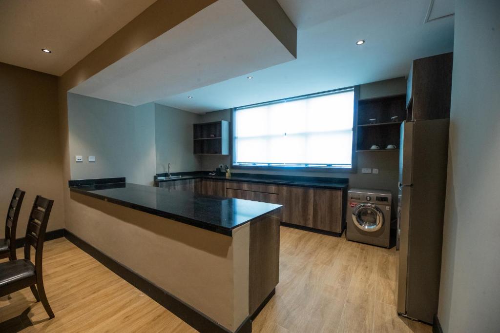 Kuchyň nebo kuchyňský kout v ubytování Sincerely Yours Suites & Serviced Apartments
