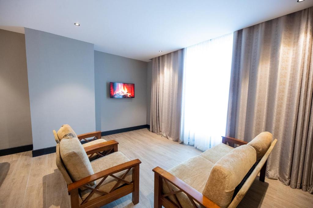 TV a/nebo společenská místnost v ubytování Sincerely Yours Suites & Serviced Apartments