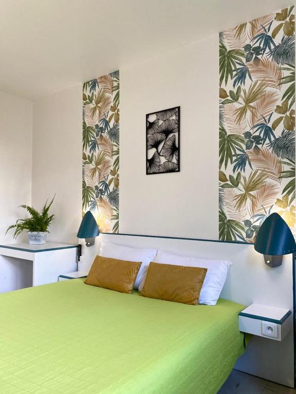 Postel nebo postele na pokoji v ubytování hotel l'échappée d'oléron
