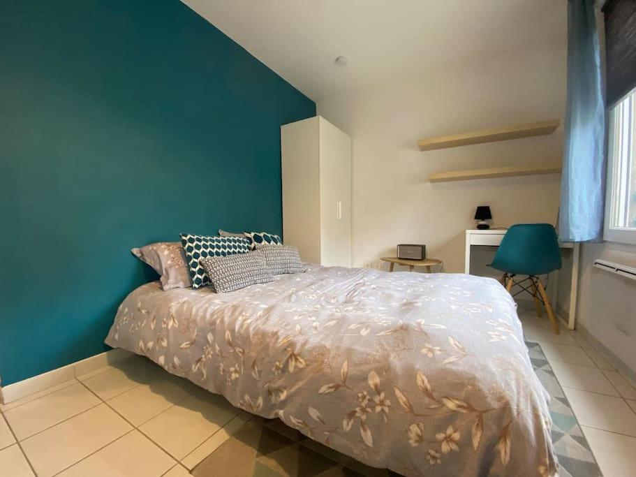 Postel nebo postele na pokoji v ubytování Montpellier : Appartement Cosy et très fonctionnel