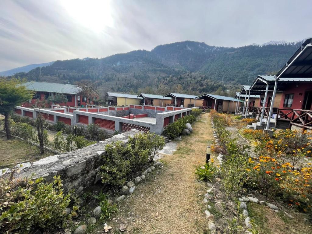 Flora Hills View (Riverside Cottages & Resort), Manāli, India