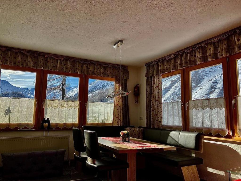 Nespecifikovaný výhled na hory nebo výhled na hory při pohledu z apartmánu
